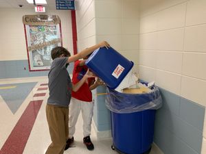 Students Recycling 11.9.23